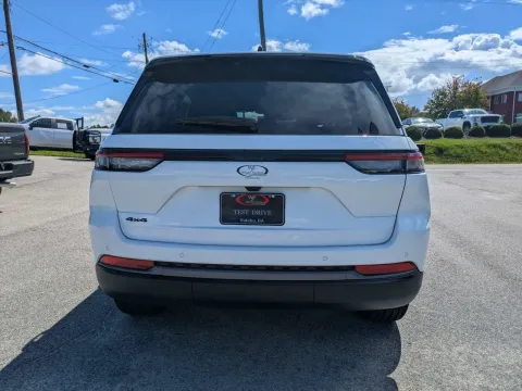 More photos of 2027 Jeep Grand Cherokee Limited Reserve at Woody Folsom CDJR of Vidalia, GA