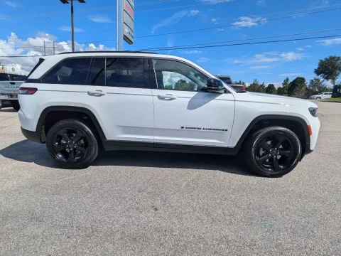 Another view of 2027 Jeep Grand Cherokee Limited Reserve for sale in Vidalia, GA at Woody Folsom CDJR of Vidalia