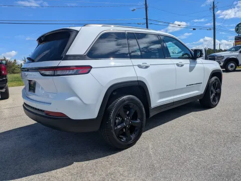 More photos of 2027 Jeep Grand Cherokee Limited Reserve at Woody Folsom CDJR of Vidalia, GA