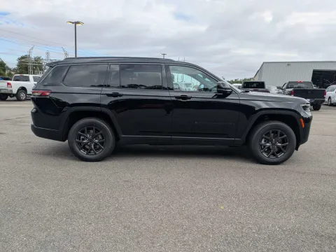 Another view of 2027 Jeep Grand Cherokee L Laredo Altitude for sale in Vidalia, GA at Woody Folsom CDJR of Vidalia