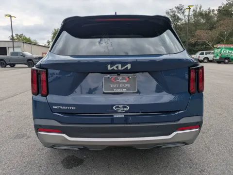 More photos of 2024 Kia Sorento S at Woody Folsom CDJR of Vidalia, GA