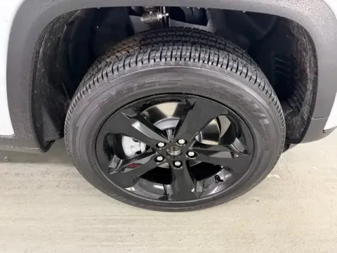 More photos of 2025 Jeep Grand Cherokee L Altitude at Woody Folsom Ford, GA