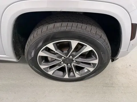 More photos of 2022 Jeep Grand Cherokee L Overland at Woody Folsom Ford, GA