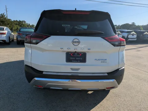 More photos of 2022 Nissan Rogue Platinum at Woody Folsom Nissan of Vidalia, GA