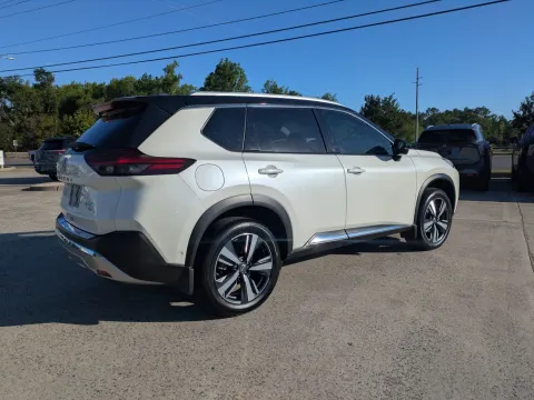 More photos of 2022 Nissan Rogue Platinum at Woody Folsom Nissan of Vidalia, GA