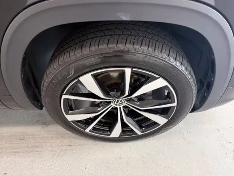 More photos of 2024 Volkswagen Atlas 2.0T SEL Premium R-Line at Woody Folsom Nissan of Baxley, GA