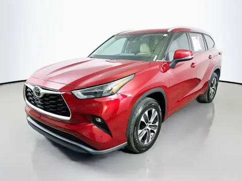Another view of 2022 Toyota Highlander XLE for sale in Summerville, SC at Automaxx of the Carolinas