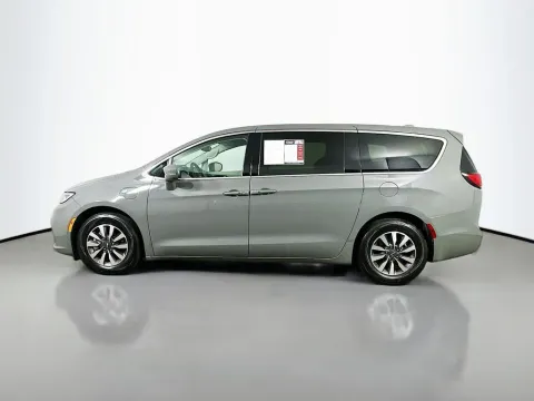 More photos of 2022 Chrysler Pacifica Hybrid Touring L at Automaxx of the Carolinas, SC