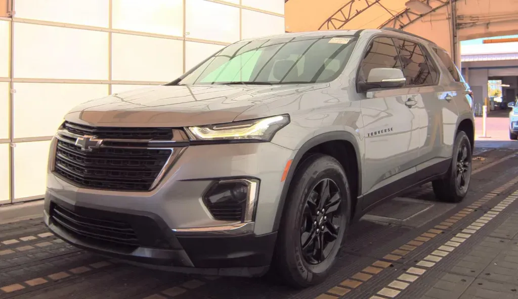 Gray 2023 Chevrolet Traverse LT for sale in Summerville, SC