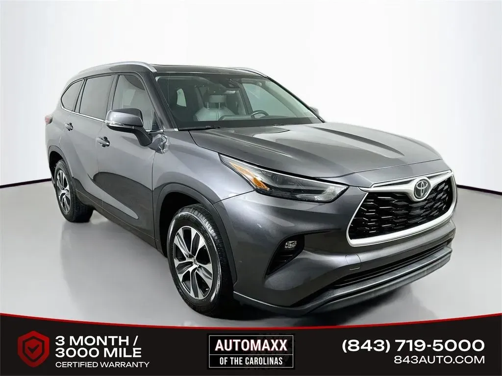 Gray 2023 Toyota Highlander XLE for sale in Summerville, SC