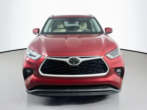 Photos of 2022 Toyota Highlander XLE for sale in Summerville, SC at Automaxx of the Carolinas