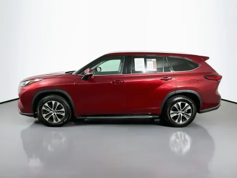 More photos of 2022 Toyota Highlander XLE at Automaxx of the Carolinas, SC