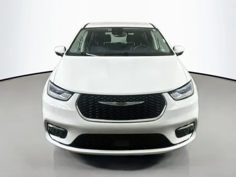 Photos of 2023 Chrysler Pacifica Touring L for sale in Summerville, SC at Automaxx of the Carolinas
