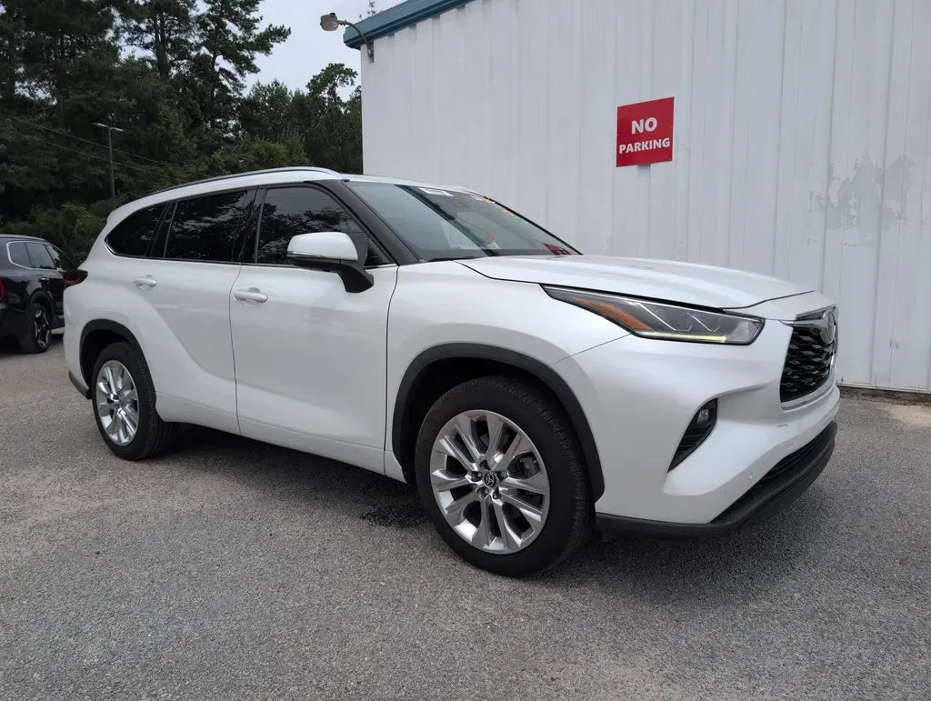 Unknown 2023 Toyota Highlander Limited for sale in Summerville, SC