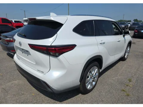 More photos of 2023 Toyota Highlander Limited at Automaxx of the Carolinas, SC
