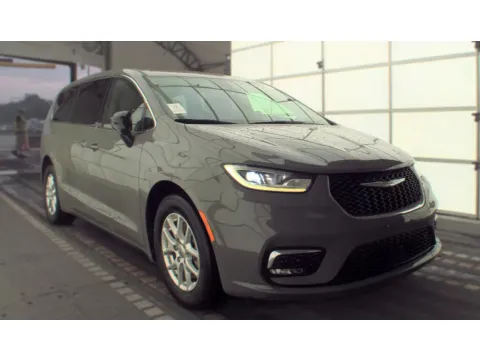 More photos of 2025 Chrysler Pacifica Select at Automaxx of the Carolinas, SC