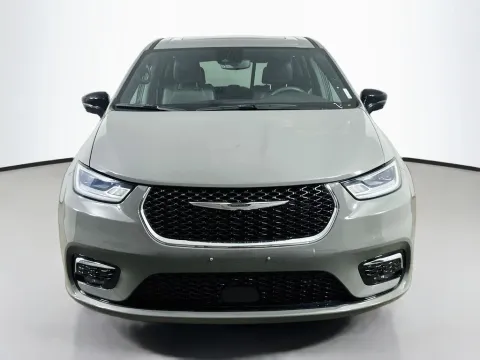 Photos of 2025 Chrysler Pacifica Select for sale in Summerville, SC at Automaxx of the Carolinas