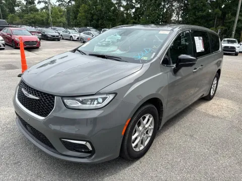 More photos of 2025 Chrysler Pacifica Select at Automaxx of the Carolinas, SC