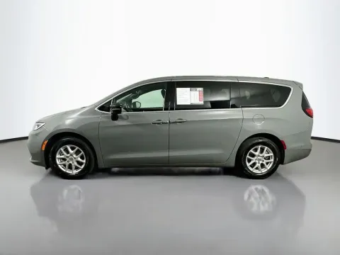More photos of 2025 Chrysler Pacifica Select at Automaxx of the Carolinas, SC