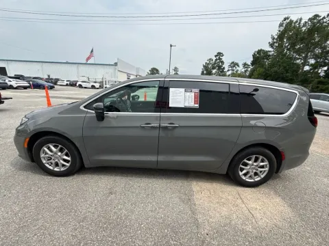 More photos of 2025 Chrysler Pacifica Select at Automaxx of the Carolinas, SC