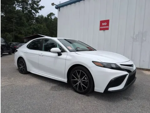 White 2024 Toyota Camry SE for sale in Summerville, SC