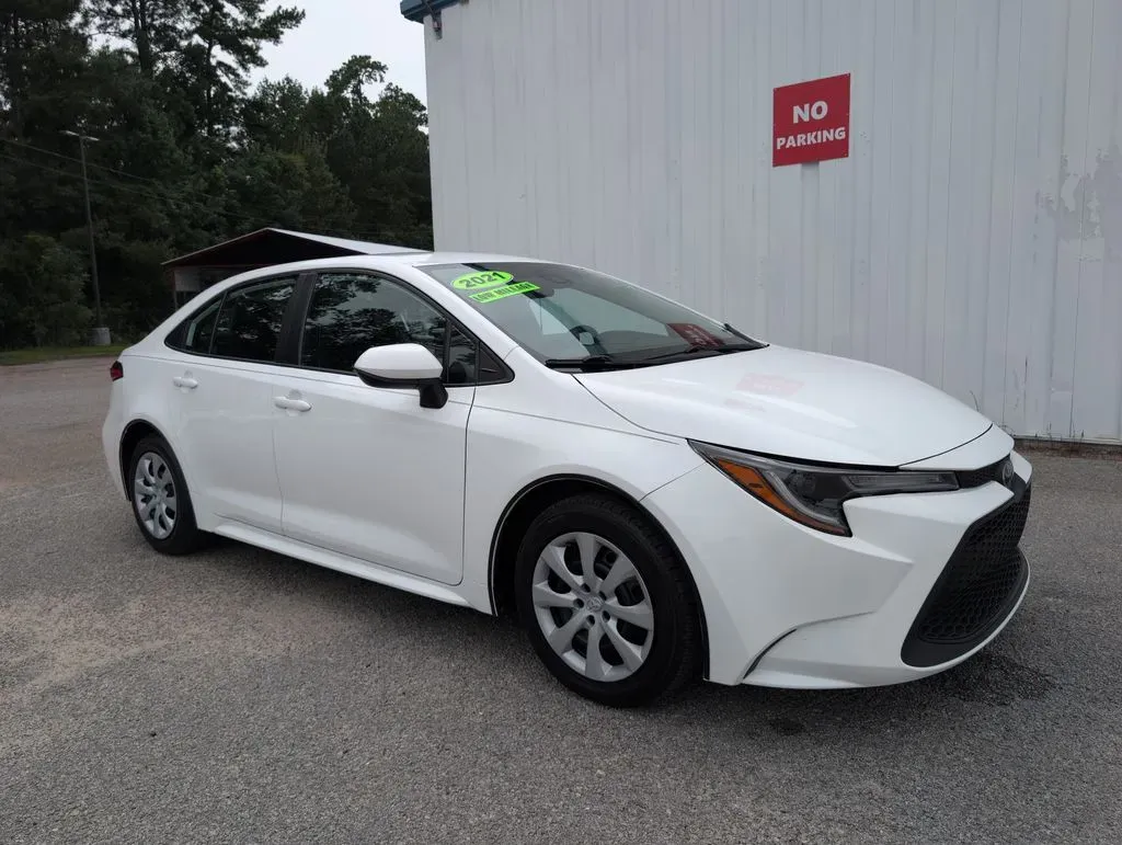 White 2021 Toyota Corolla LE for sale in Summerville, SC