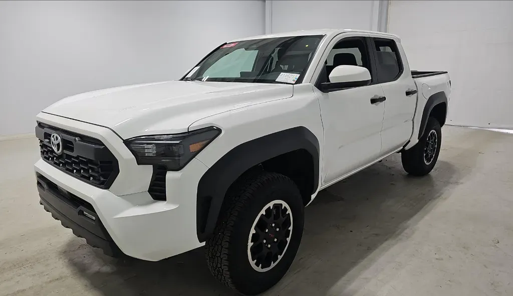 White 2025 Toyota Tacoma TRD Off-Road for sale in Summerville, SC