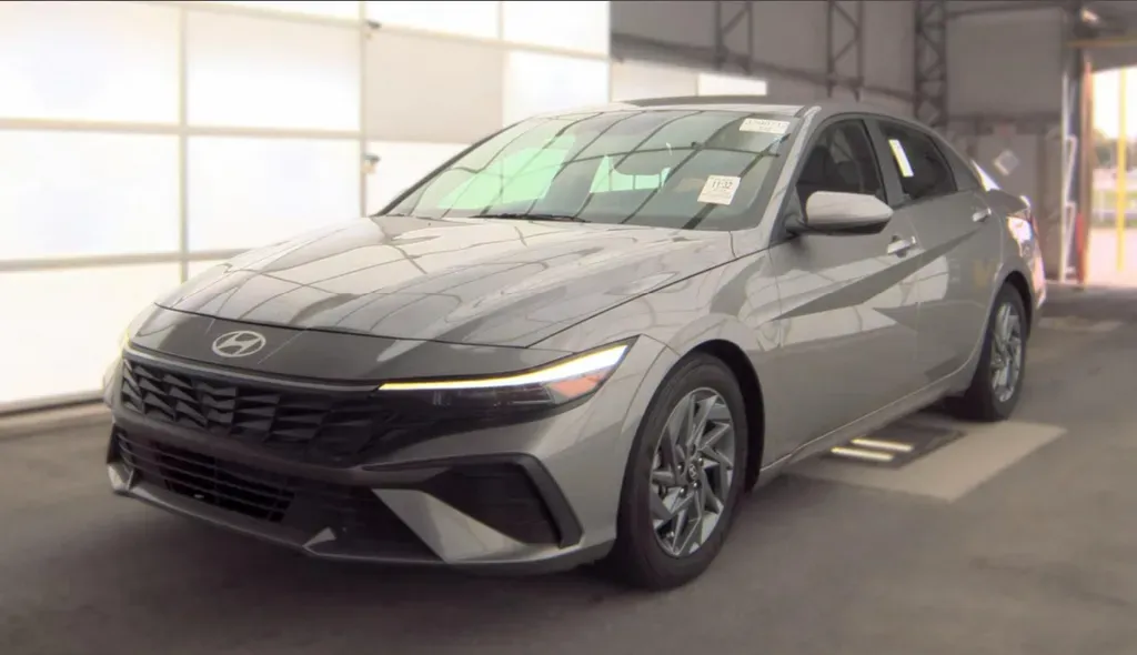 Silver 2024 Hyundai Elantra SEL for sale in Summerville, SC