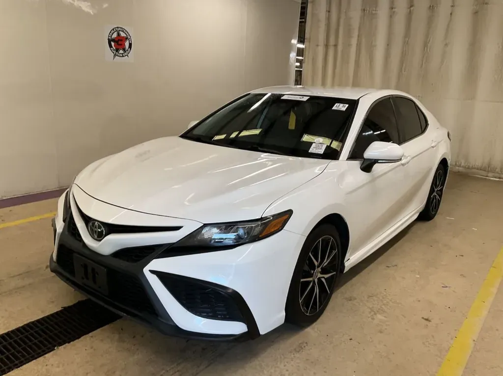 White 2023 Toyota Camry SE for sale in Summerville, SC