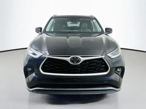 Photos of 2021 Toyota Highlander XLE for sale in Summerville, SC at Automaxx of the Carolinas