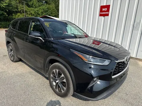 Black 2021 Toyota Highlander XLE for sale in Summerville, SC
