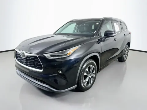 Another view of 2021 Toyota Highlander XLE for sale in Summerville, SC at Automaxx of the Carolinas