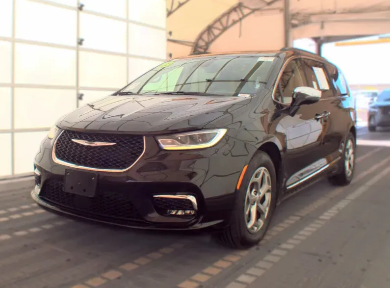 Black 2023 Chrysler Pacifica Limited for sale in Summerville, SC
