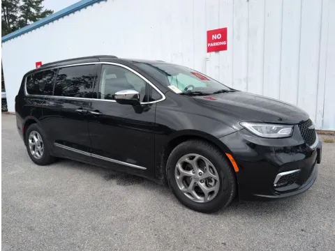 Black 2023 Chrysler Pacifica Limited for sale in Summerville, SC