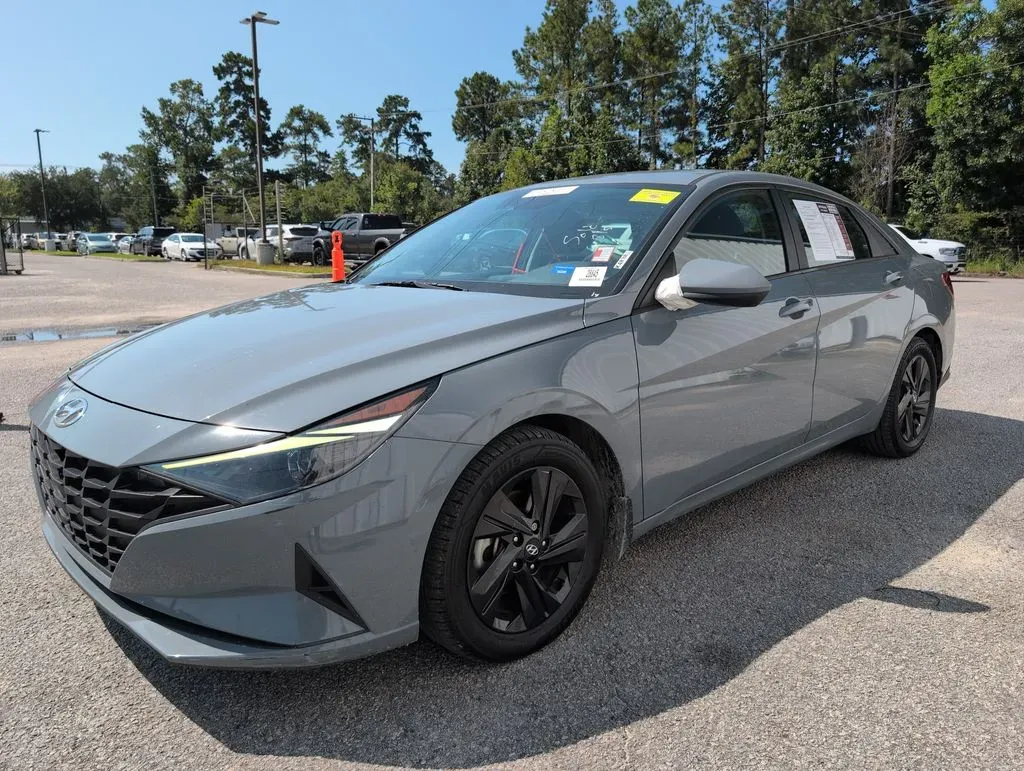 Gray 2022 Hyundai Elantra SEL for sale in Summerville, SC
