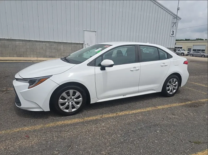 White 2021 Toyota Corolla LE for sale in Summerville, SC