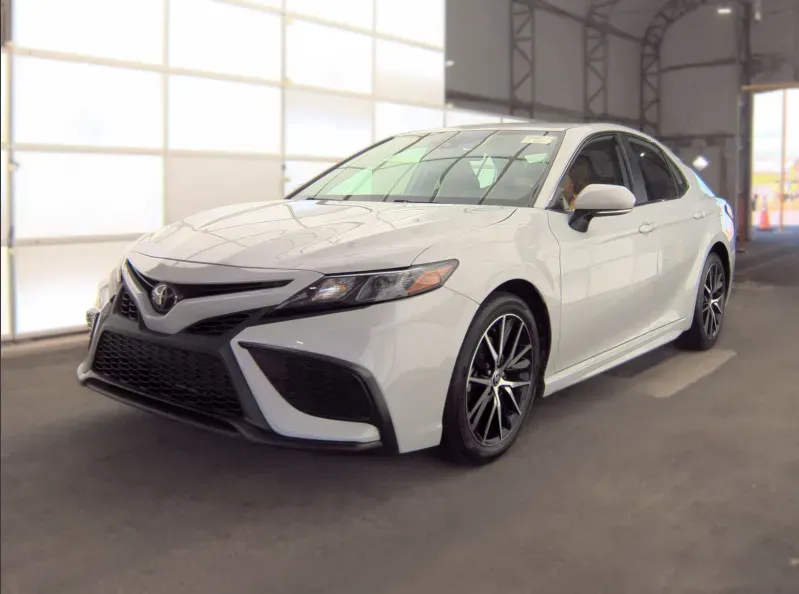 White 2023 Toyota Camry SE for sale in Summerville, SC