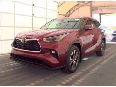 White 2022 Toyota Highlander XLE for sale in Summerville, SC