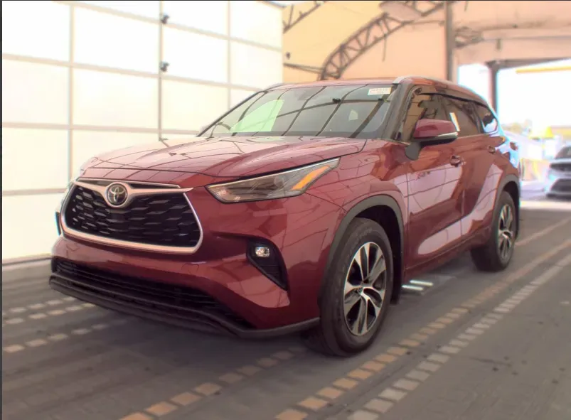 White 2022 Toyota Highlander XLE for sale in Summerville, SC