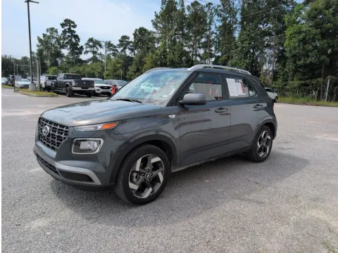More photos of 2025 Hyundai Venue SEL at Automaxx of the Carolinas, SC