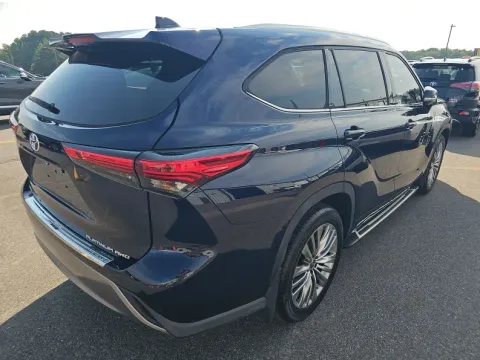 Another view of 2021 Toyota Highlander Platinum for sale in Summerville, SC at Automaxx of the Carolinas