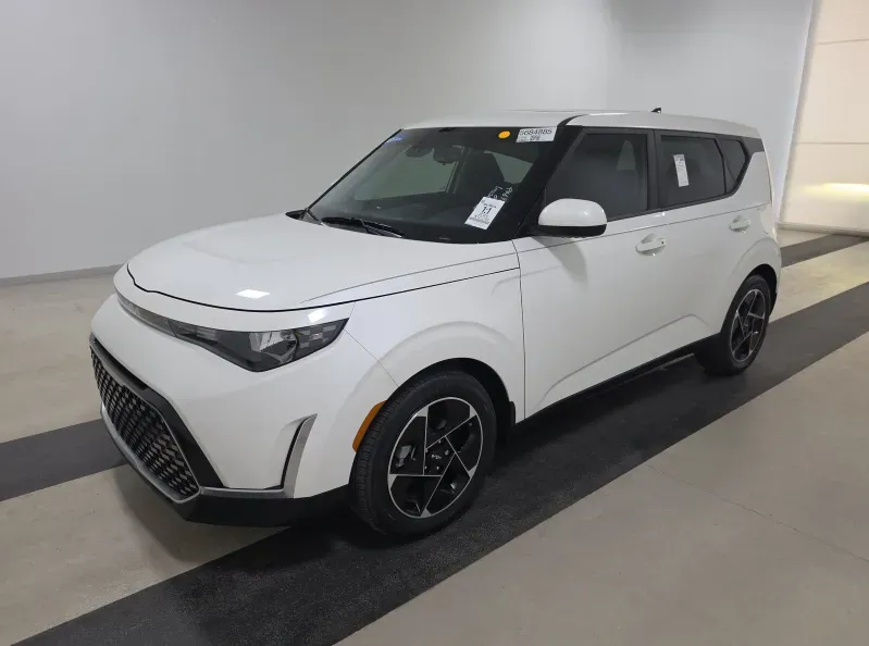 White 2024 Kia Soul EX for sale in Summerville, SC