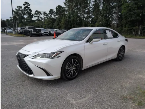 More photos of 2025 Lexus ES 300h at Automaxx of the Carolinas, SC