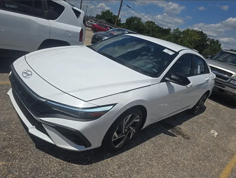 White 2025 Hyundai Elantra SEL Sport for sale in Summerville, SC