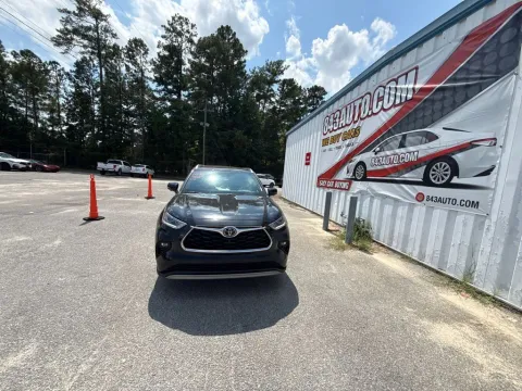 Another view of 2024 Toyota Highlander Platinum for sale in Summerville, SC at Automaxx of the Carolinas