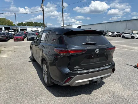 More photos of 2024 Toyota Highlander Platinum at Automaxx of the Carolinas, SC