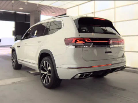 More photos of 2024 Volkswagen Atlas 2.0T SEL Premium R-Line at Automaxx of the Carolinas, SC