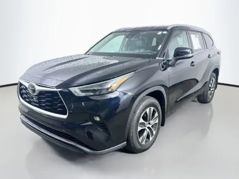 Another view of 2022 Toyota Highlander XLE for sale in Summerville, SC at Automaxx of the Carolinas
