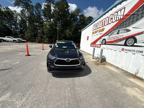 Another view of 2022 Toyota Highlander XLE for sale in Summerville, SC at Automaxx of the Carolinas