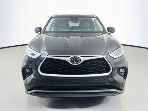 Photos of 2022 Toyota Highlander XLE for sale in Summerville, SC at Automaxx of the Carolinas